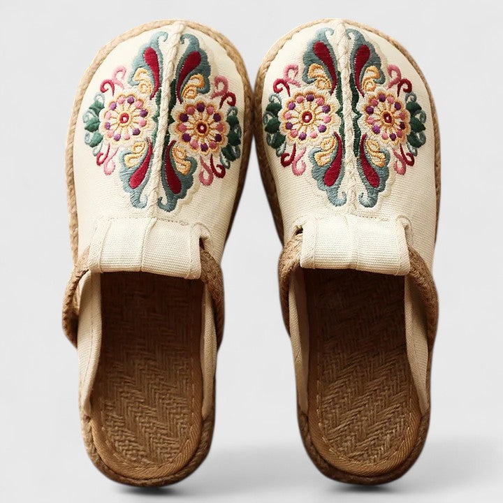Clarize - Sandalias Planas Bordadas